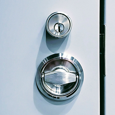 デッドボルトロック　防犯